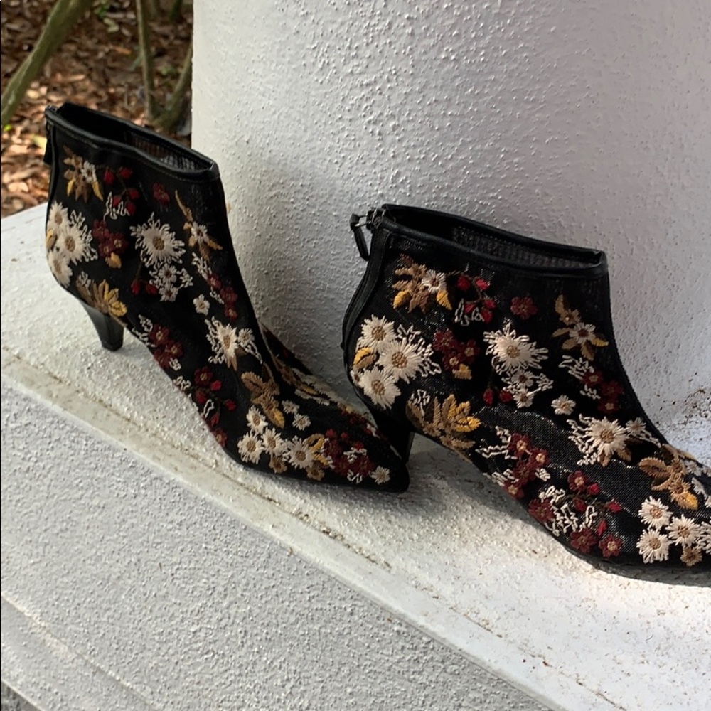 MPO Elicia ladies heel zipper in the back
